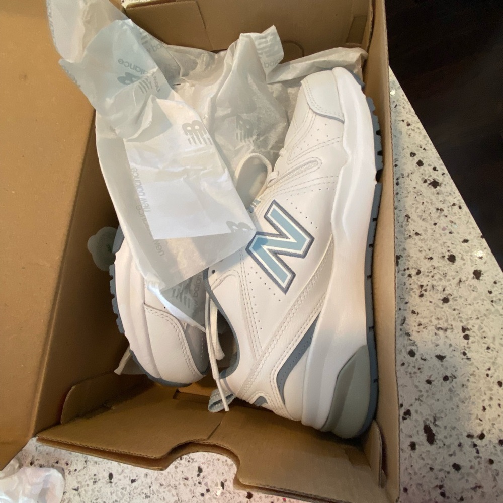 New Balance Women’s 608 V5 Casual Comfort Cross Trainer- size 7- Like New w/ Box